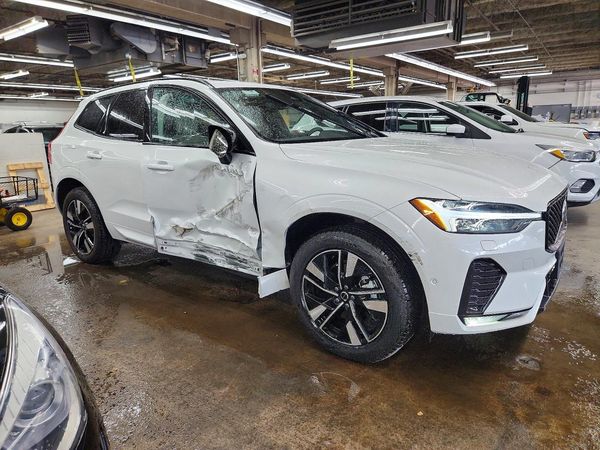 2026 VOLVO XC60 Plus Dark