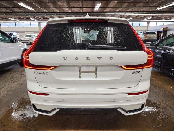 2026 VOLVO XC60 Plus Dark