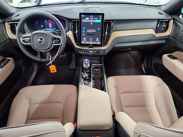 2026 VOLVO XC60 Plus Dark