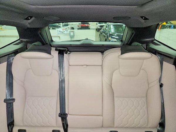 2026 VOLVO XC60 Plus Dark