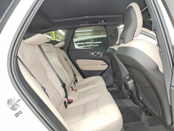 2026 VOLVO XC60 Plus Dark