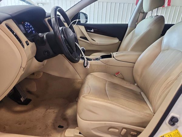 2017 INFINITI QX50 — DENT