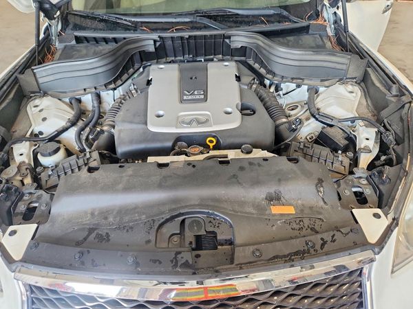 2017 INFINITI QX50 — Engine bay