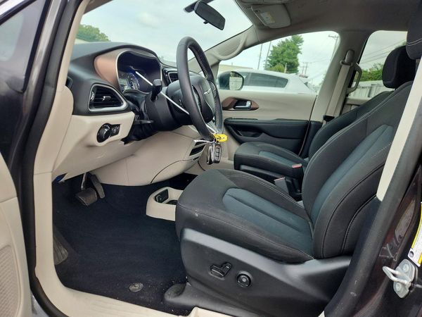 2022 CHRYSLER VOYAGER LX
