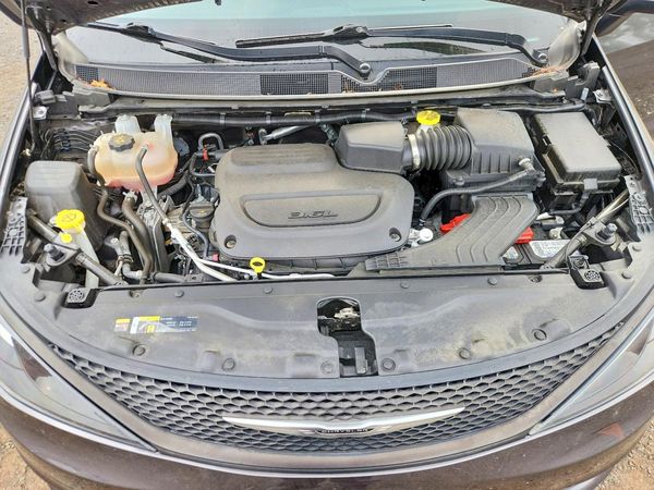 2022 CHRYSLER VOYAGER LX