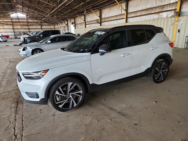 2020 VOLVO XC40 R-Design