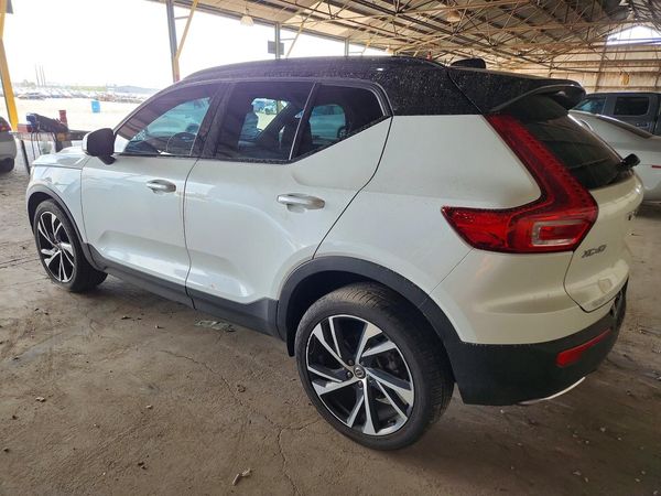 2020 VOLVO XC40 R-Design