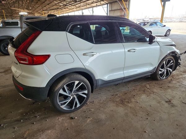 2020 VOLVO XC40 R-Design
