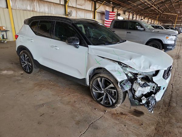 2020 VOLVO XC40 R-Design
