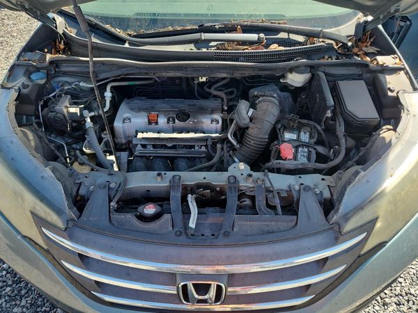 2012 HONDA CRV EX — Engine bay