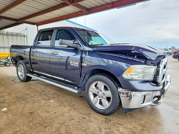 2015 RAM 1500 SLT