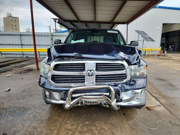 2015 RAM 1500 SLT