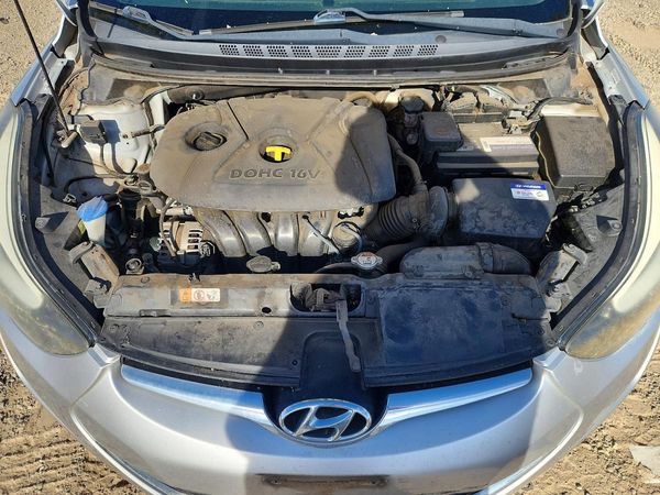 2014 HYUNDAI ELANTRA GLS (Middle)