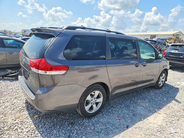 2014 TOYOTA SIENNA