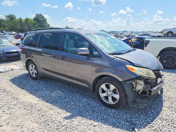 2014 TOYOTA SIENNA