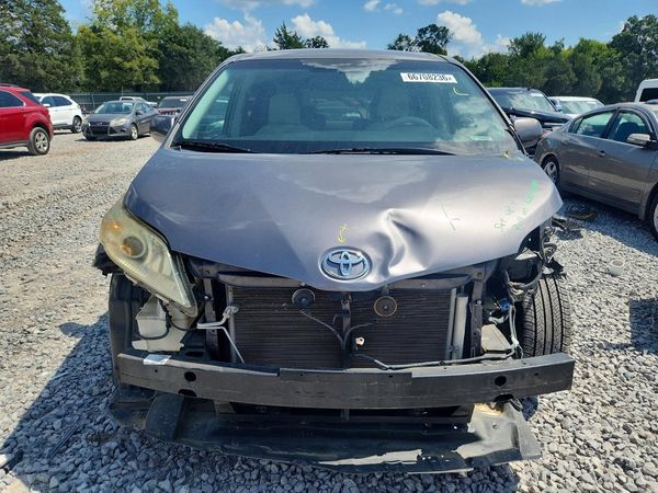 2014 TOYOTA SIENNA