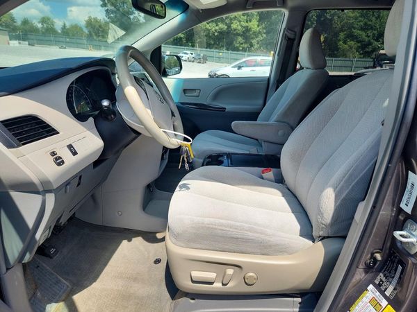 2014 TOYOTA SIENNA