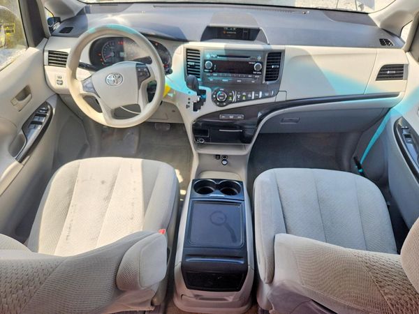 2014 TOYOTA SIENNA