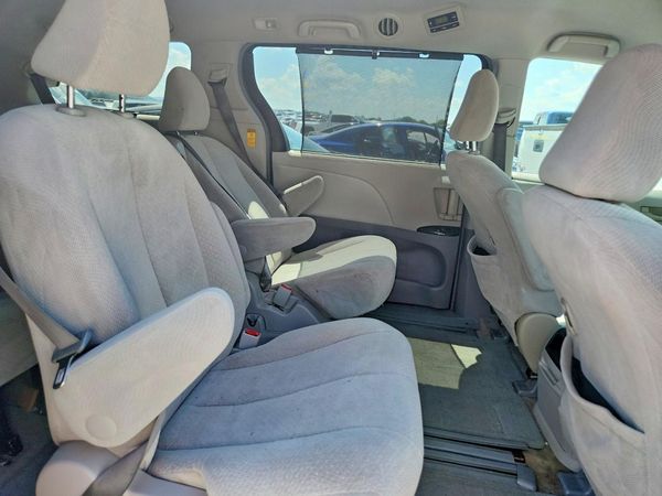 2014 TOYOTA SIENNA