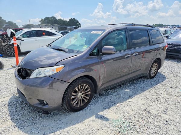 2014 TOYOTA SIENNA