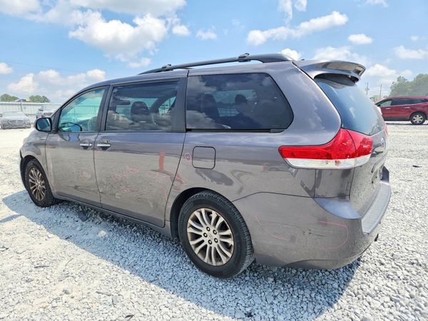 2014 TOYOTA SIENNA