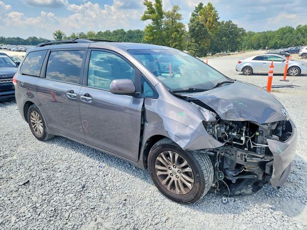 2014 TOYOTA SIENNA