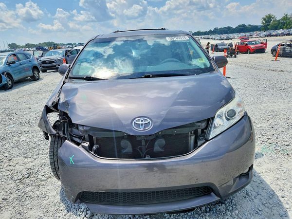 2014 TOYOTA SIENNA