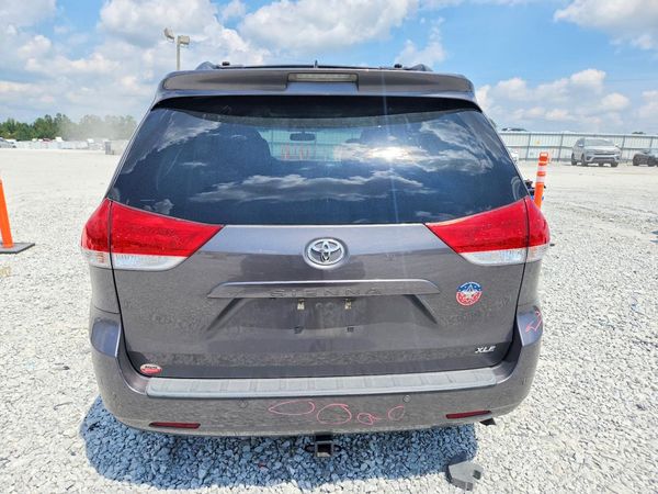 2014 TOYOTA SIENNA