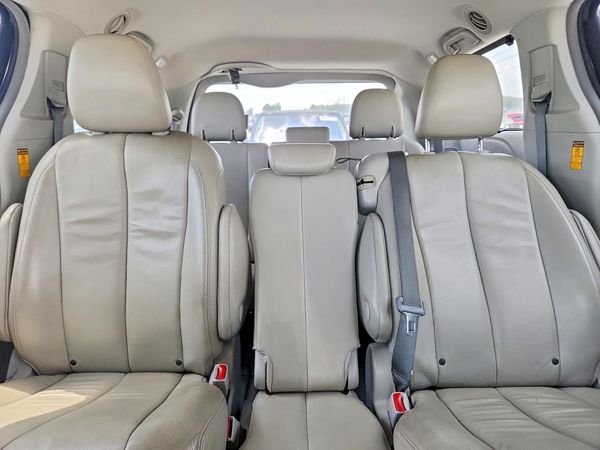 2014 TOYOTA SIENNA