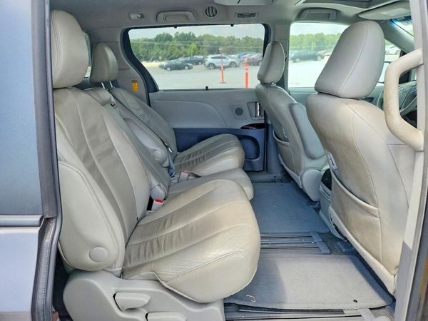 2014 TOYOTA SIENNA
