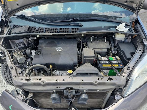 2014 TOYOTA SIENNA