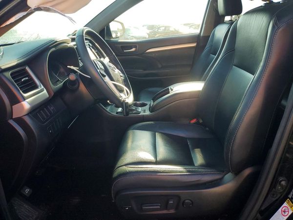 2016 TOYOTA HIGHLANDER