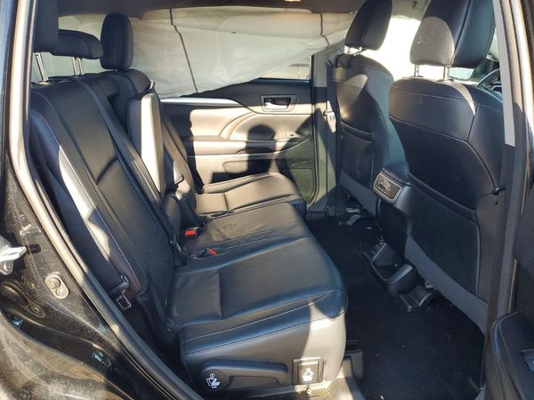 2016 TOYOTA HIGHLANDER
