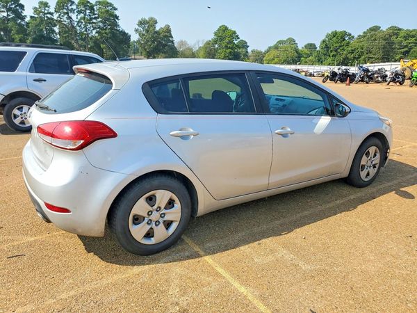 2017 KIA FORTE5 LX