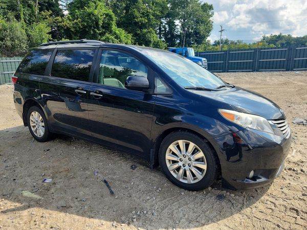 2015 TOYOTA SIENNA