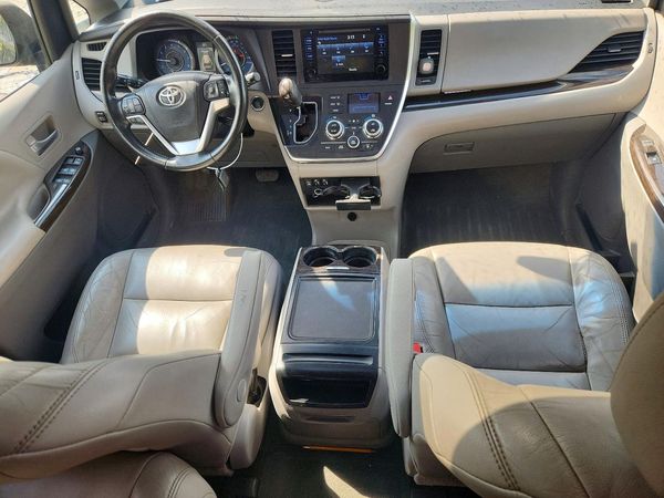 2015 TOYOTA SIENNA
