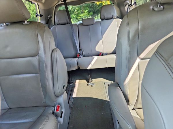 2015 TOYOTA SIENNA