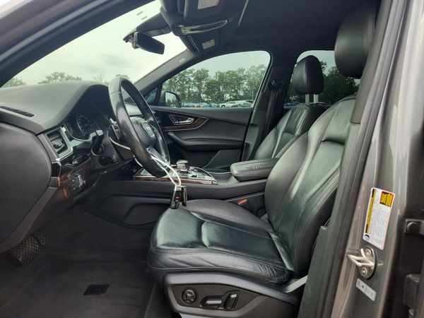 2017 AUDI Q7 quattro Premium