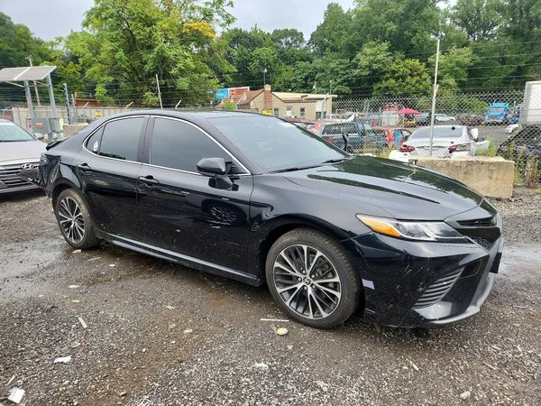 2018 TOYOTA CAMRY