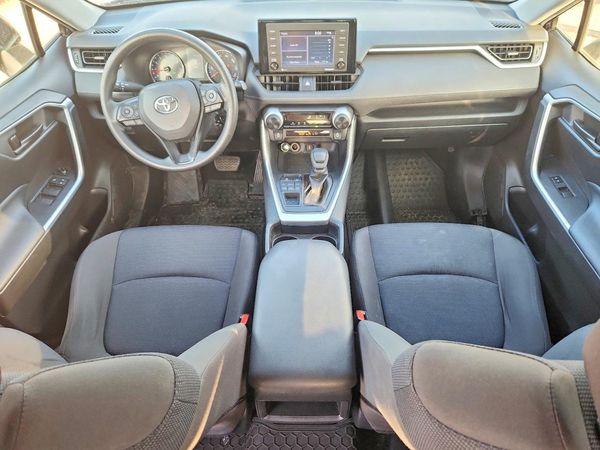 2020 TOYOTA RAV4 LE