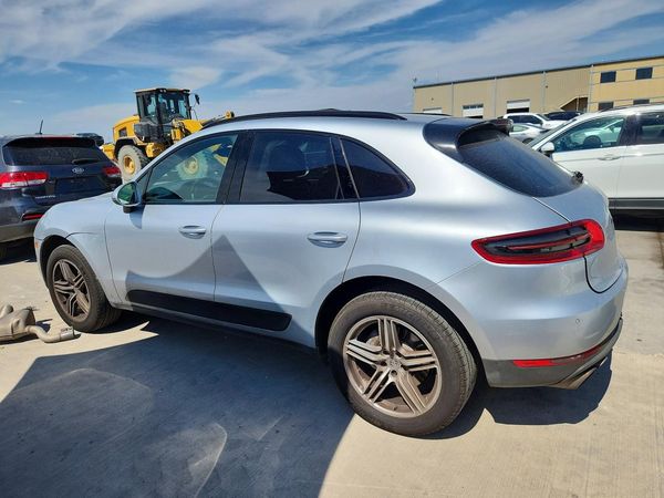 2015 PORSCHE MACAN