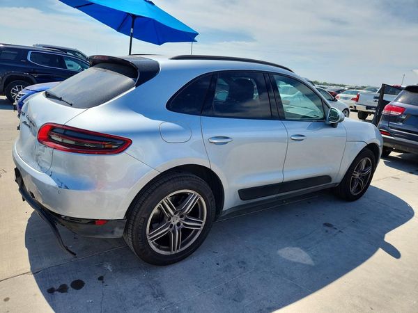 2015 PORSCHE MACAN