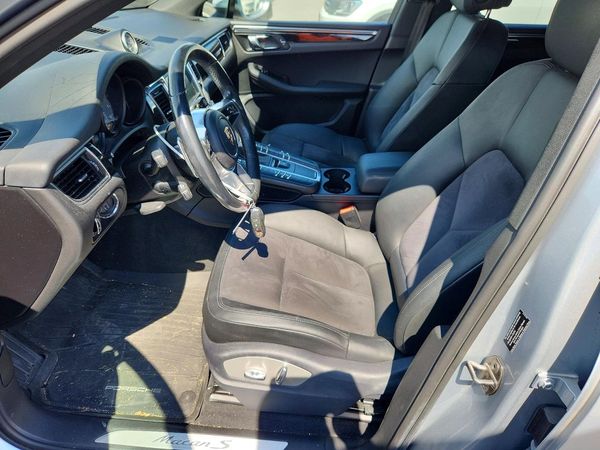 2015 PORSCHE MACAN