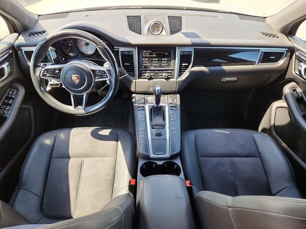 2015 PORSCHE MACAN