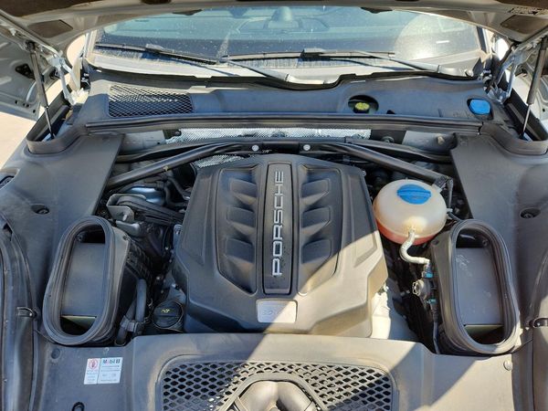 2015 PORSCHE MACAN