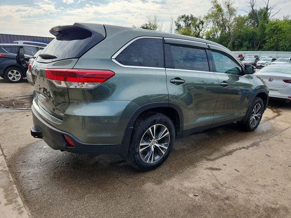 2019 TOYOTA HIGHLANDER LE/LE Plus