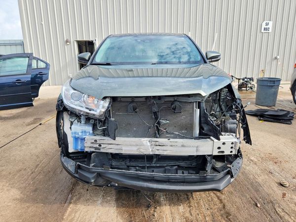 2019 TOYOTA HIGHLANDER LE/LE Plus