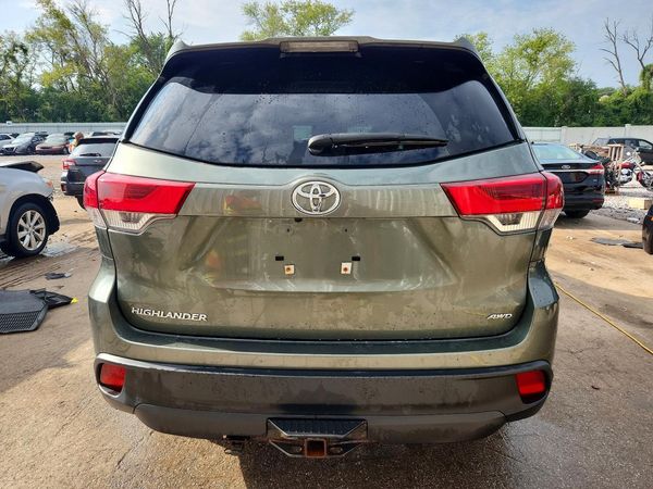 2019 TOYOTA HIGHLANDER LE/LE Plus