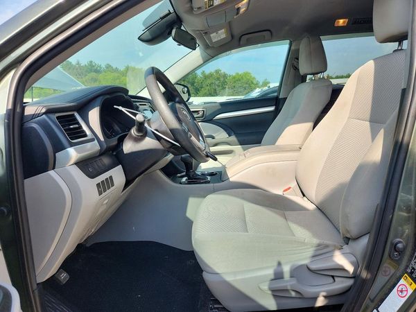 2019 TOYOTA HIGHLANDER LE/LE Plus