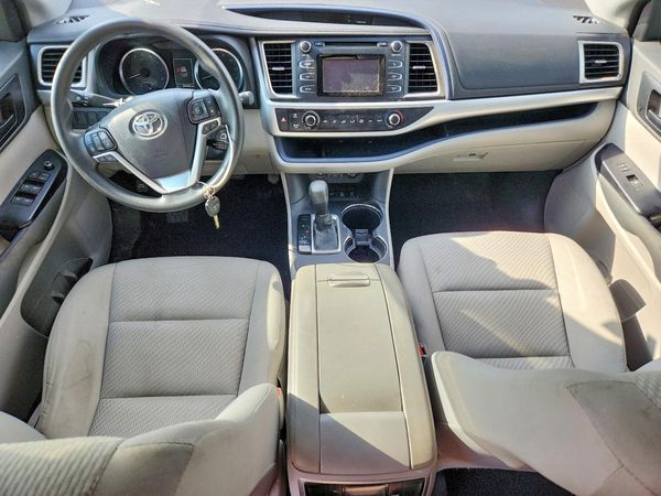 2019 TOYOTA HIGHLANDER LE/LE Plus